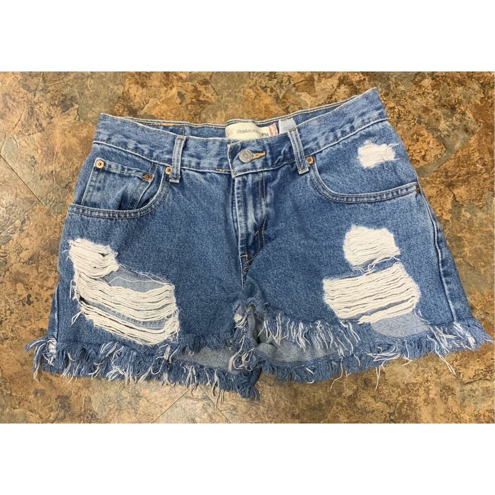 Levis 550 Cut Off Denim VTG Y2K Distressed Raw 2” Inseam JEAN SHORTS sz 30